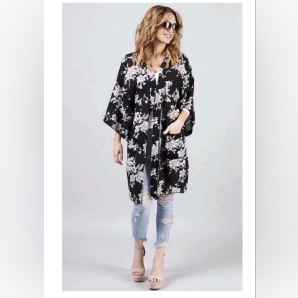 Spiritual Gangster One Size Maya Black Floral Kimono Women Pockets